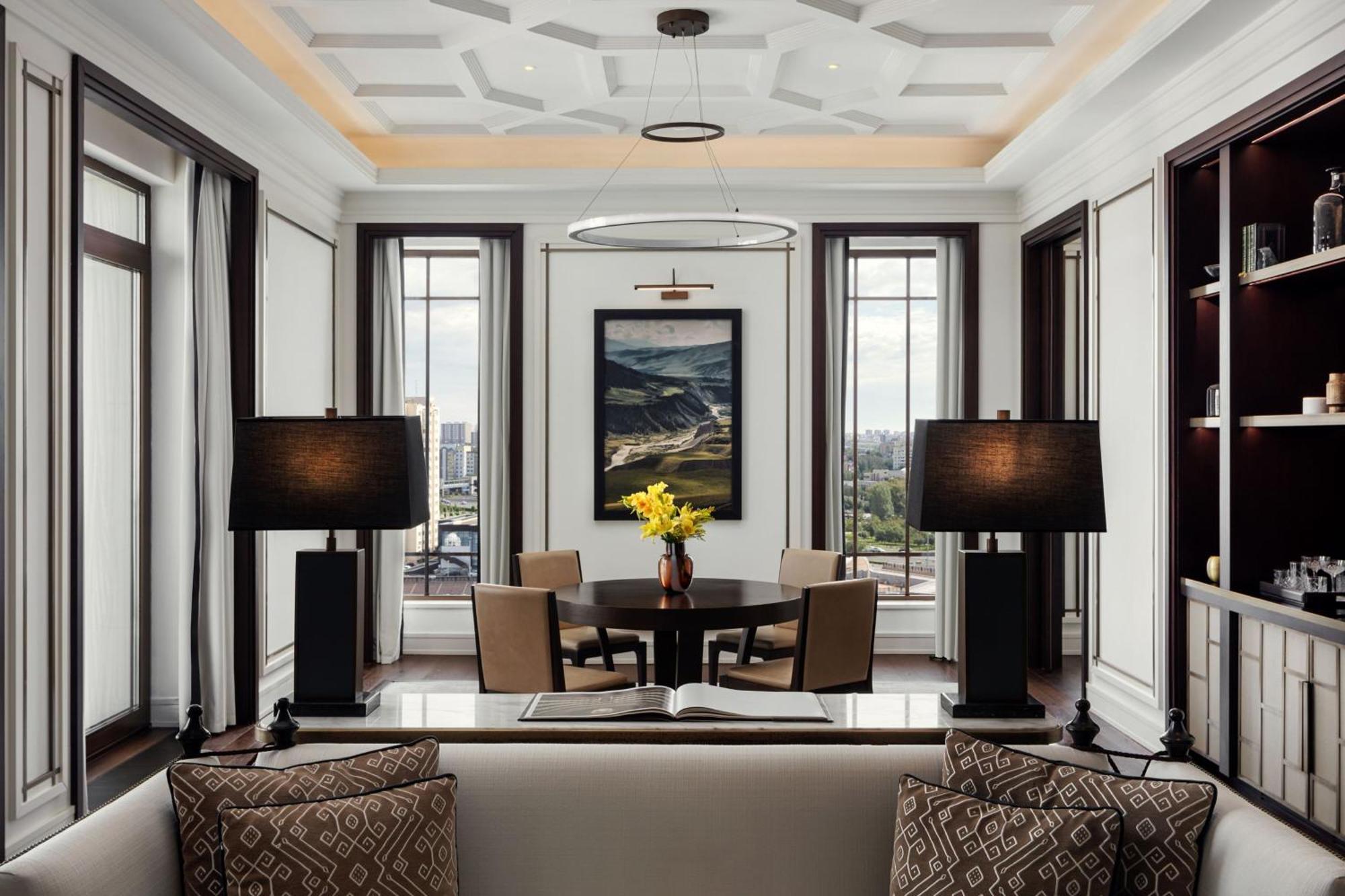 阿斯塔纳瑞吉酒店 阿斯坦纳 外观 照片 A living room at The Ritz-Carlton, Boston
