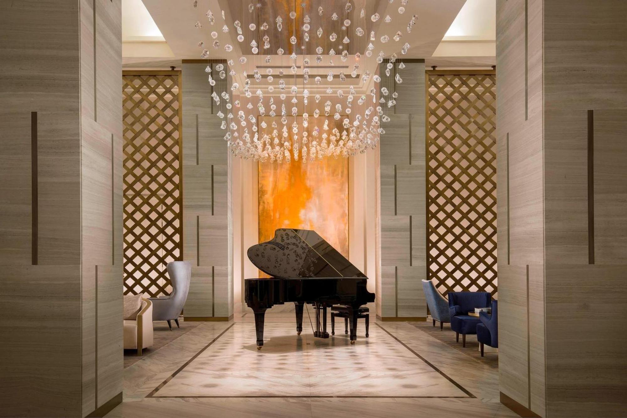 阿斯塔纳瑞吉酒店 阿斯坦纳 外观 照片 The piano at the lobby
